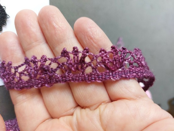 Bobbin lace trim