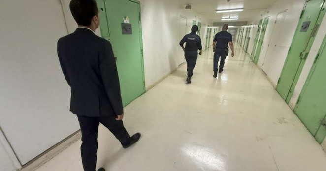 Métropole de Lyon. Moins d’une semaine après l’évasion, le député Abdelkader Lahmar visite la prison surpeuplée de Lyon-Corbas
