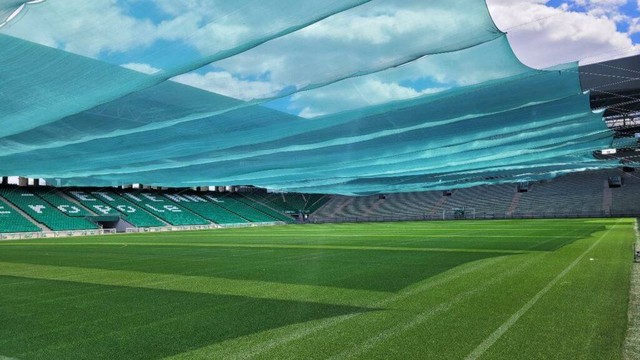 La pelouse de Geoffroy Guichard met les voiles