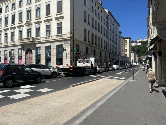 ZTL à Lyon. Des bouchons monstres agacent les automobilistes à Bellecour : "C'est l'anarchie"