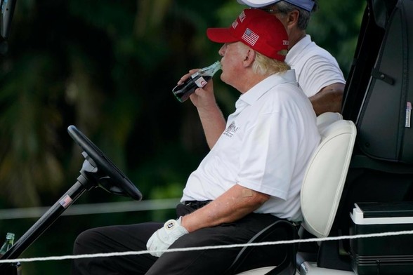 Trump says Coca-Cola will use cane sugar in its US flagship drink. The company isn’t confirming that. – The Mercury News