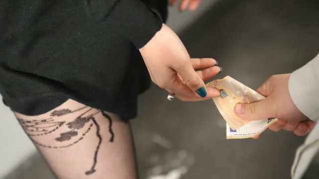 une prostituée victime de plusieurs coups de couteau