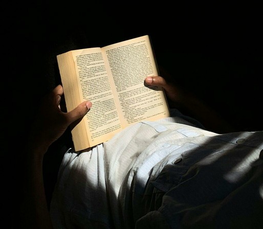 7 livres et fanzines à lire cet été pour analyser et déconstruire le milieu musical