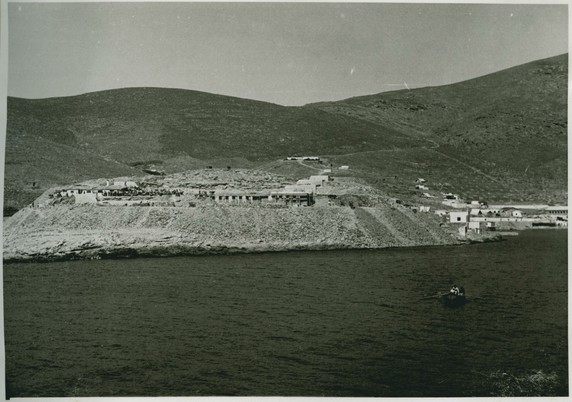 Gyaros Island of Exile - ICRC V-P-HIST-E-05820.JPG 13.06.1948 - Ghioura island, penitentiary camp. The prison between camp nr.4 and camp nr.5. Overview of the building work in progress.