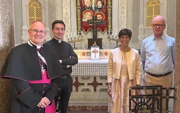 À Rome, une croix du Rennais Marcel Callo présentée à l’ambassadrice française au Vatican