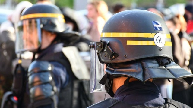 plusieurs CRS pris pour cible par des tirs de mortiers à Échirolles