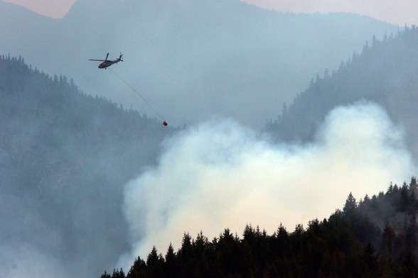Michigan firefighters help fight Canadian wildfires