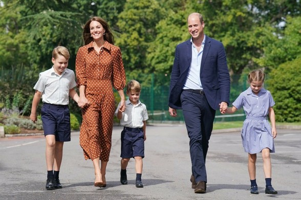 Royal experts reveal the hypocrisy of William and Kate's Greek holiday