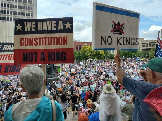 “No Kings” rally in Kentucky, June 14, 2025 (Andrea Galliano/Louisville Public Media)