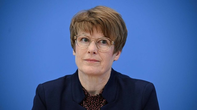 Bild einer Frau mit Brille