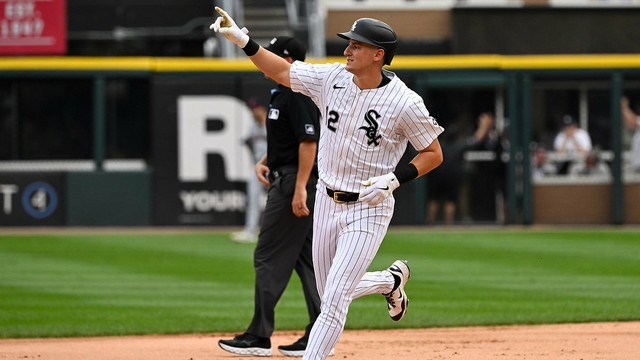 Colson Montgomery rounds the bases in a pinstriped Chicago White Sox uniform