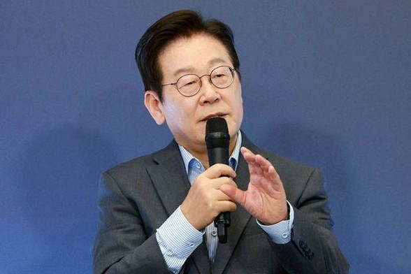 Lee sagt, S. Korea wird bei uns stehen, aber die Beziehungen zu China verwalten