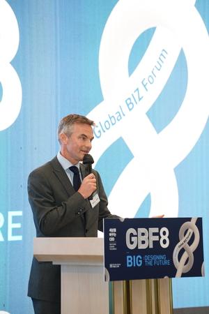 UK envoy calls for deeper cooperation with Korea on clean energy, finance