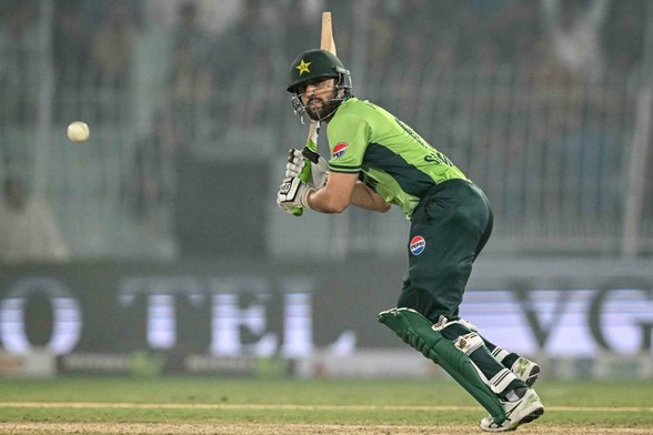 Salman shines in Pakistan’s last over thrilling victory o...