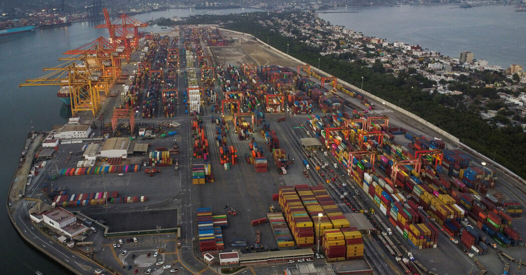 A port in Manzanillo, Mexico. President Trump extended the deadline to reach a trade deal between the United States and Mexico.