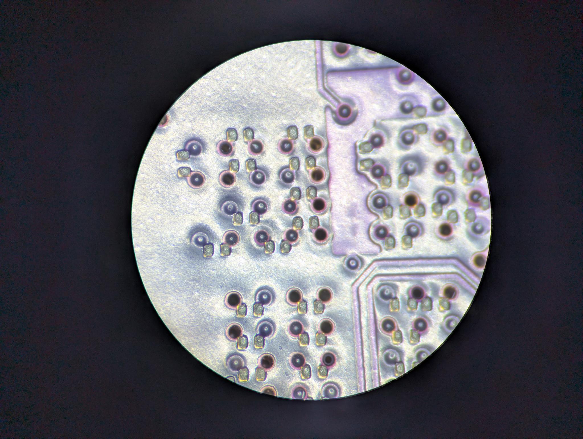 Grid of 0201 capacitors with perfect solder paste print