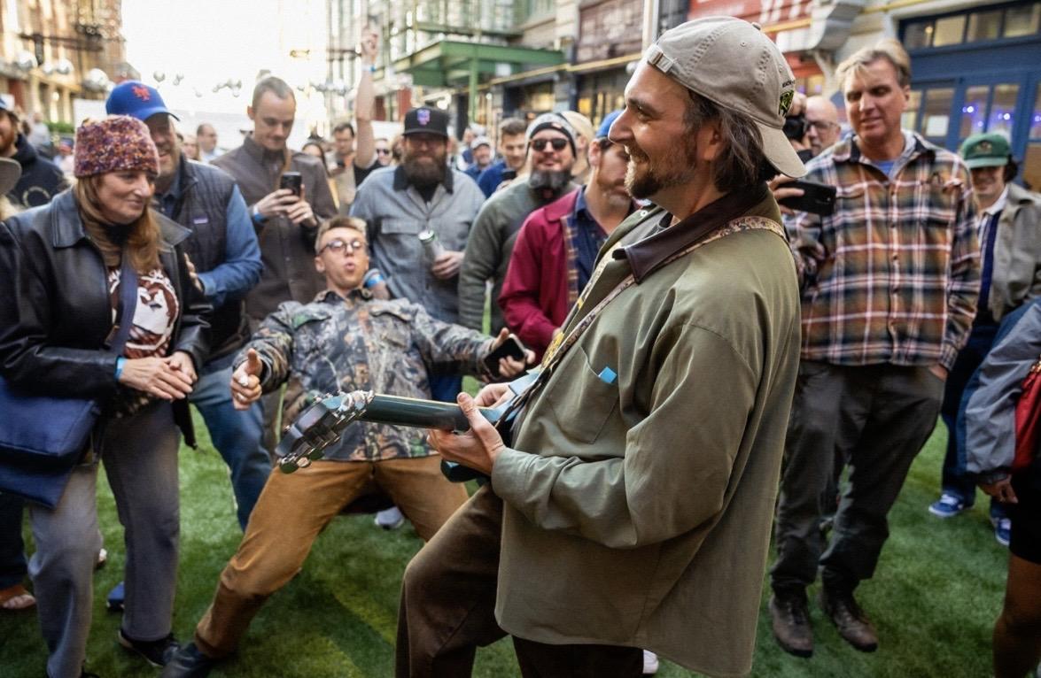 “Adam Reich (as Neil Young) performing at Industry City in Brooklyn in May - Griffin Lotz for Rolling Stone”

source https://neilyoungarchives.com/news/3/article?id=Music%20-%20The%20World%E2%80%99s%20Loudest%20Neil%20Young%20Cover%20Band%20Will%20Not%20Be%20Denied