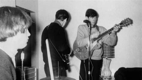 “March 12, 1965
Neil in his Winnipeg living room with drummer Randy Peterson and guitarist Perry Walker, trying out different musicians for the Squires who would be able to play gigs outside of Winnipeg. ”

source https://neilyoungarchives.com