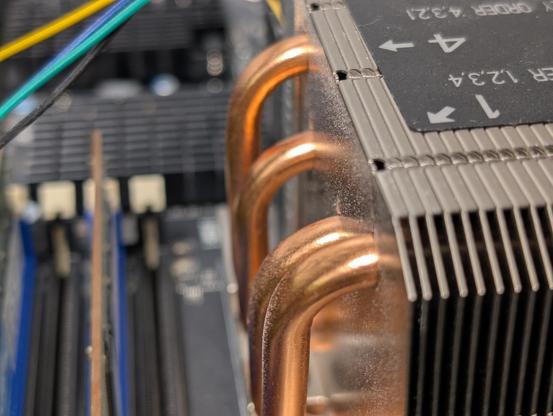 Side of heatsink showing a few dust specks