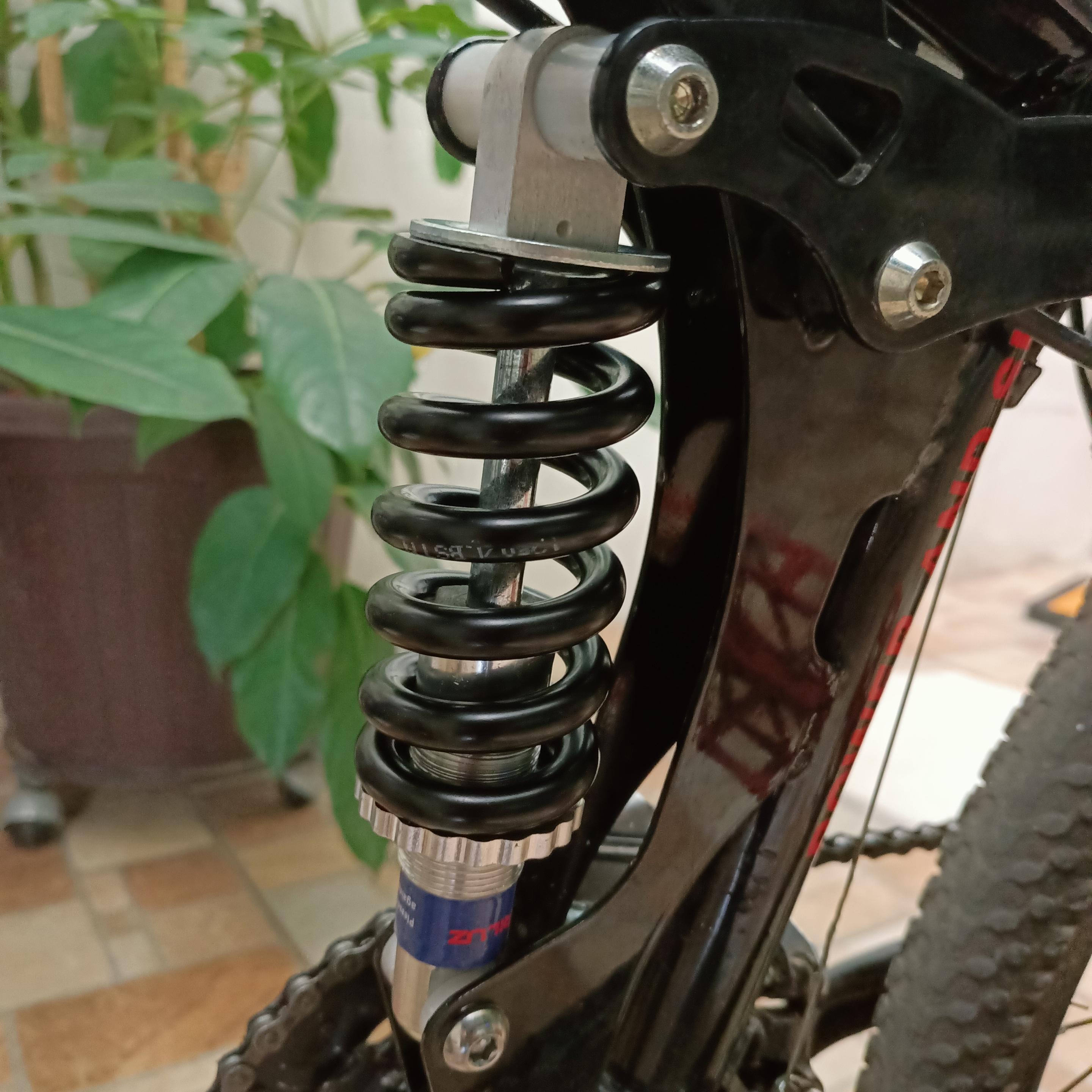 the new suspension (again) on my bike.. I'll see how long it will last...