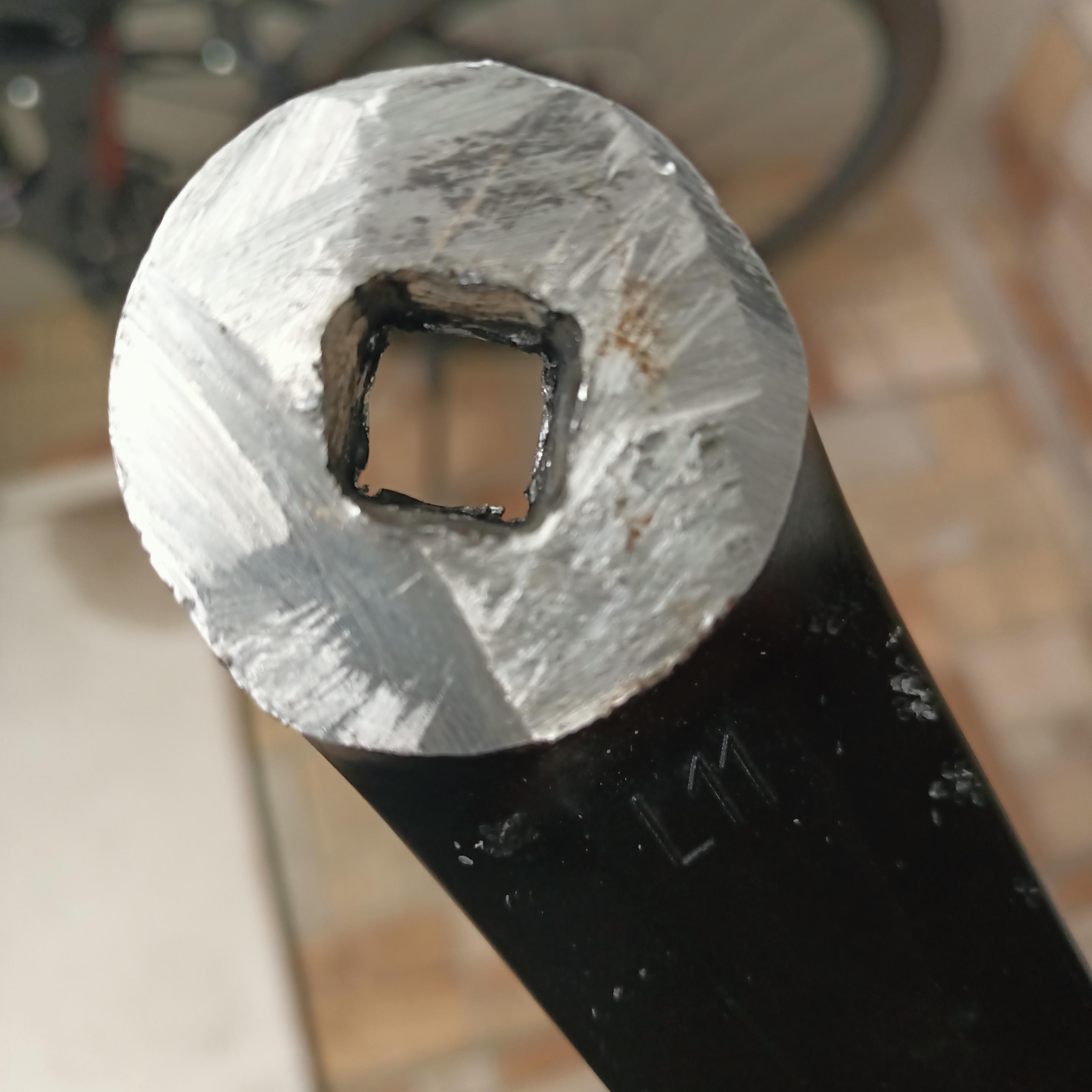 a photo of the wear and tear of the left crank of my bicycle, it's the third time that it throws away..