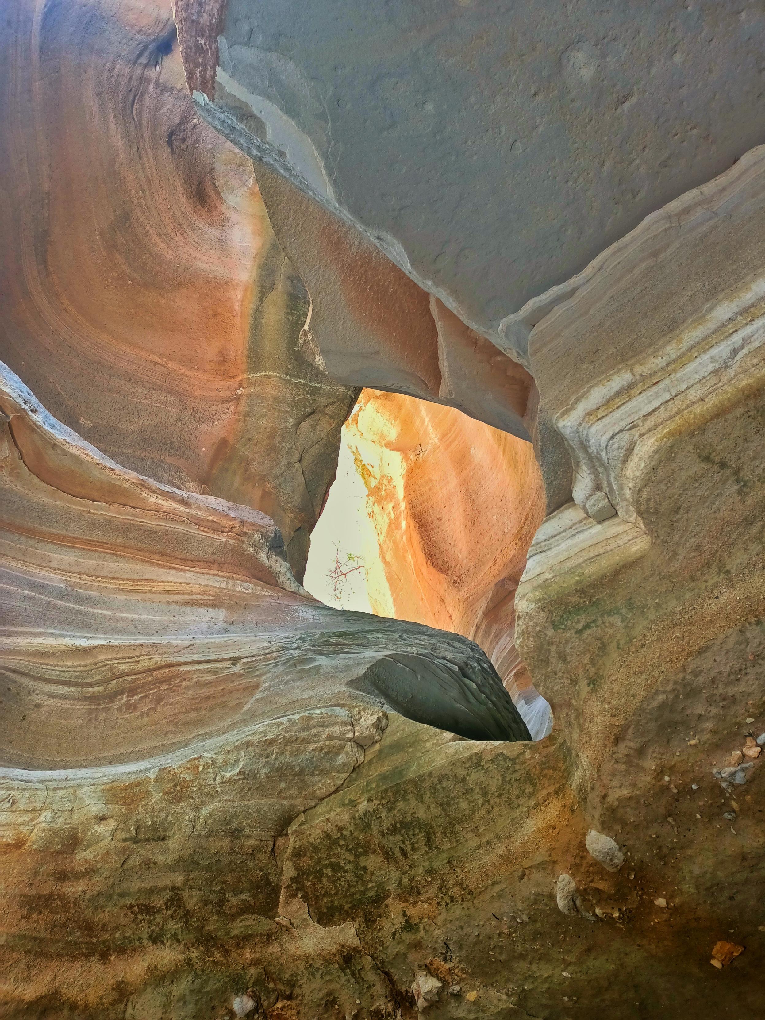 a photo of the texture of erosion of rocks