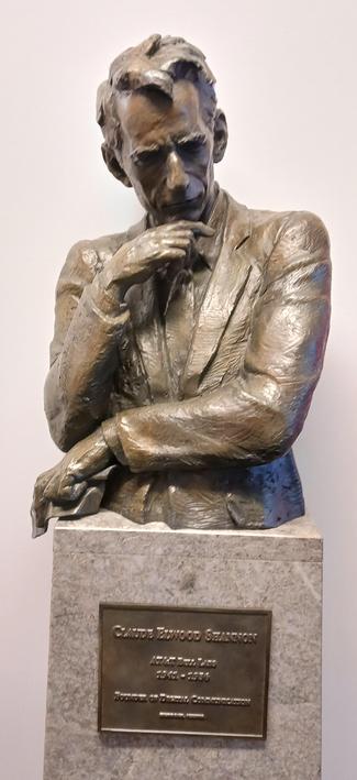 Sculpture of Claude Shannon

https://commons.wikimedia.org/wiki/File:AT%26T_Claude_Shannon_Statue.jpg
